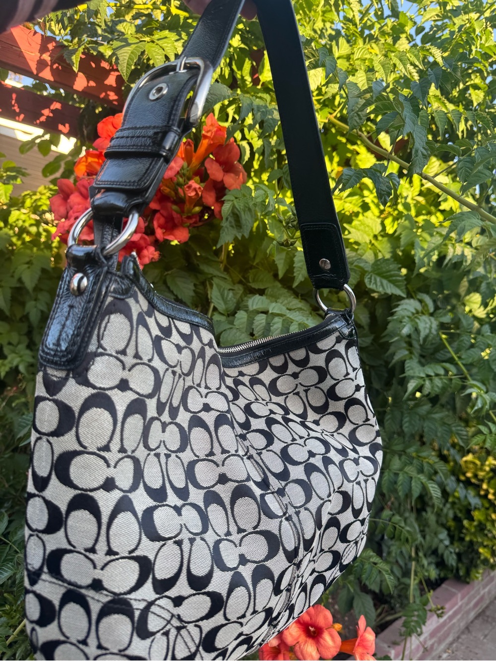 Vintage Coach Penelope Signature Hobo
Shoulder Bag (Large Size)